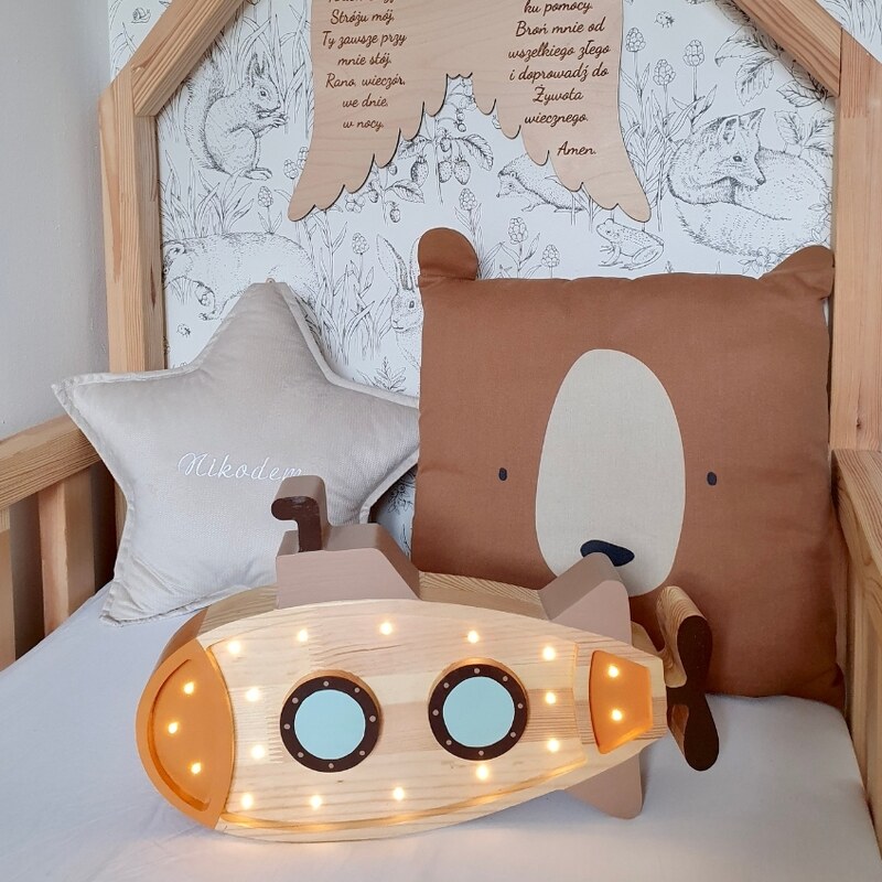 Peekaboo Barevná dřevěná dětská LED lampa Ponorka 40 cm