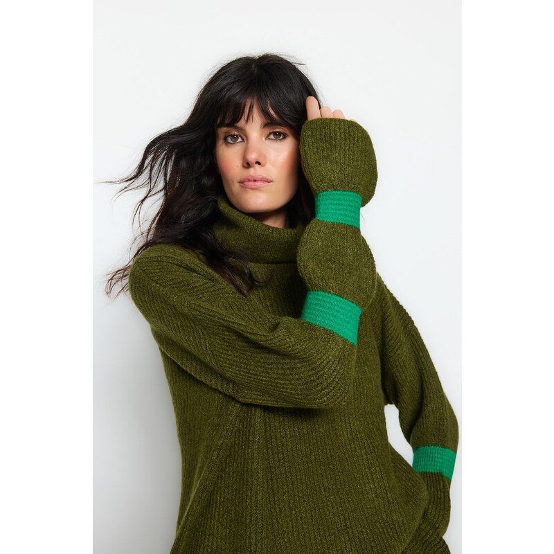 Trendyol Khaki měkký texturovaný pletený svetr