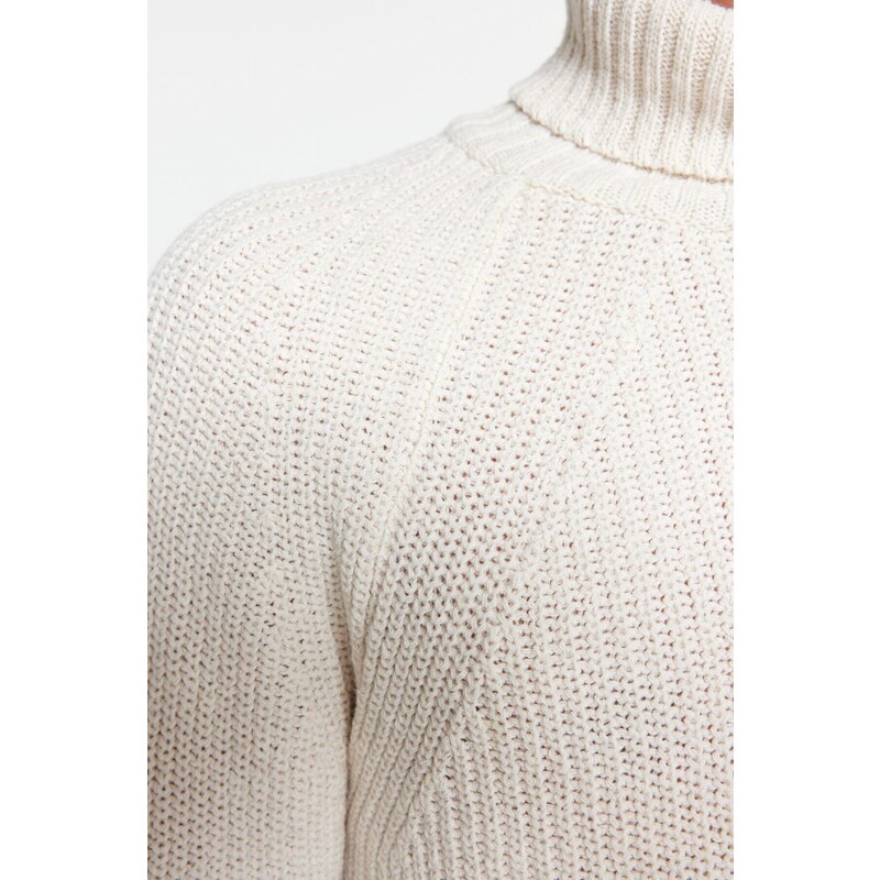 Trendyol Ecru Men's Slim Fit Turtleneck Raglan Sleeve Basic Knitwear Sweater