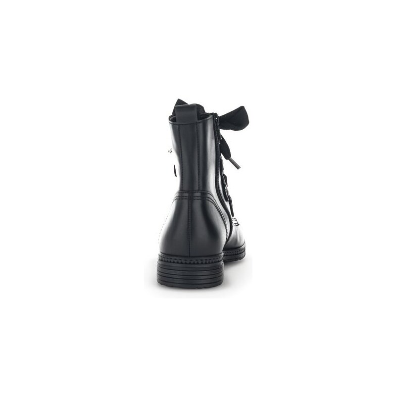 Kotníková obuv s výraznými detaily u šněrování Gabor 34.672 černá