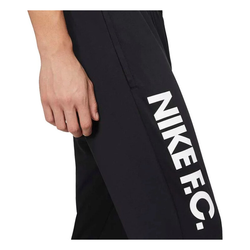 ČERNÉ PÁNSKÉ TEPLÁKY NIKE F.C. ESSENTIAL PANTS Černá