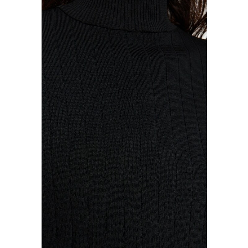 Trendyol Černý stojatý límec žebrovaný pletený svetr