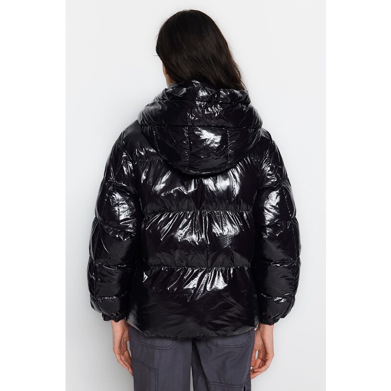 Trendyol černý nadměrný lesklý vodoodpudivý nafukovací kabát s kapucí