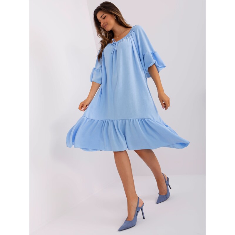 Fashionhunters Světle modré šaty s volánem volného střihu