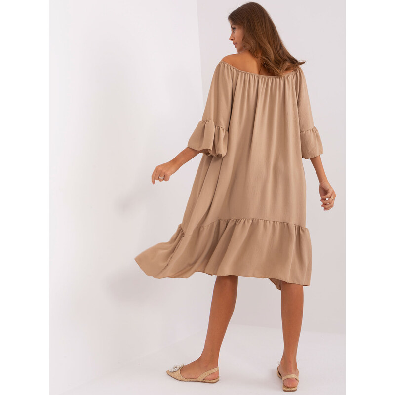 ITALY MODA TMAVĚ BÉŽOVÉ ASYMETRICKÉ OVERSIZE MIDI ŠATY S VOLÁNEM -CAMEL Béžová