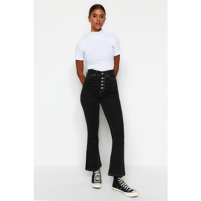 Trendyol Černé přední knoflíky s vysokým pasem Crop Flare Jeans