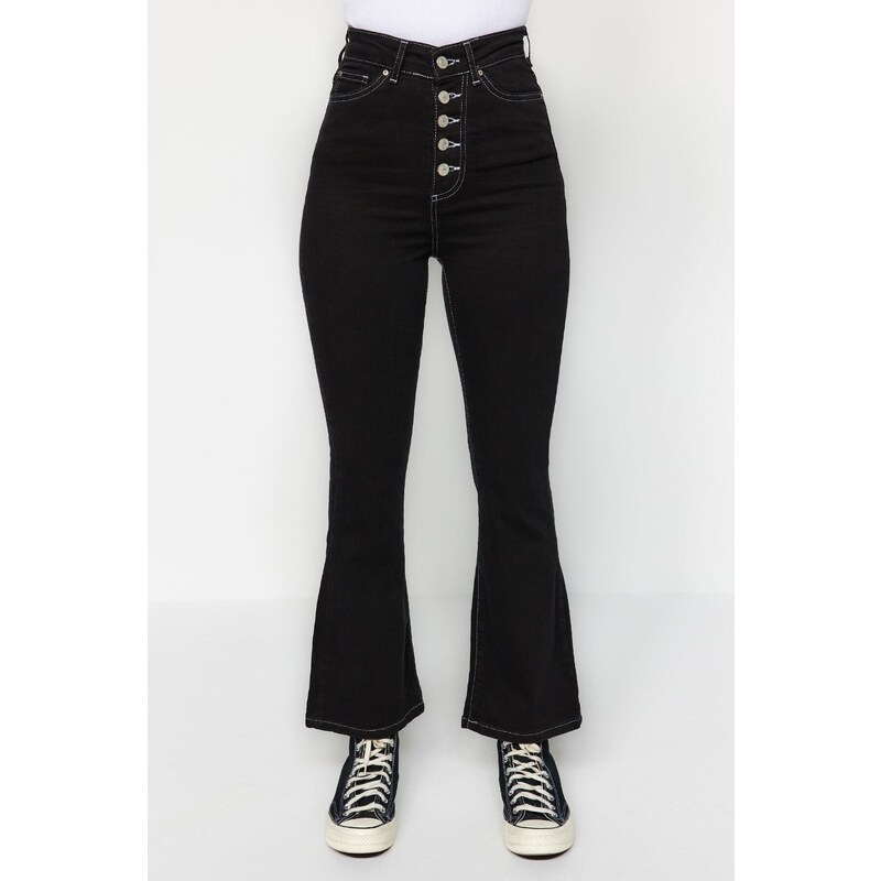 Trendyol Černé přední knoflíky s vysokým pasem Crop Flare Jeans