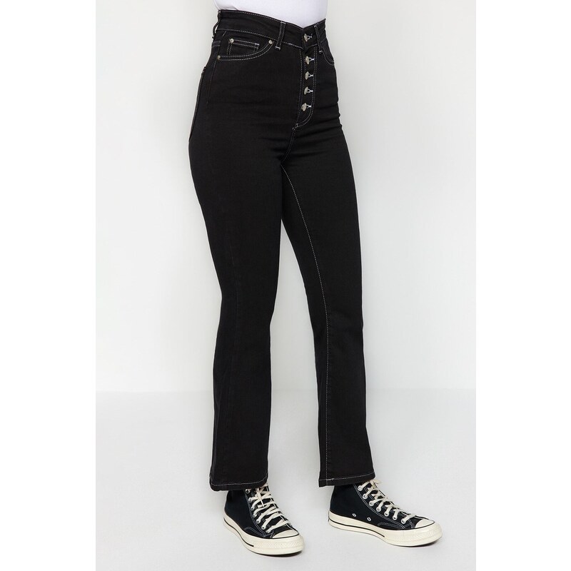 Trendyol Černé přední knoflíky s vysokým pasem Crop Flare Jeans