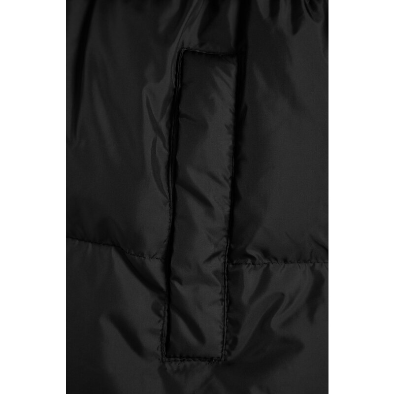 Trendyol černá vodoodpudivá nafukovací vesta s nařaseným pasem