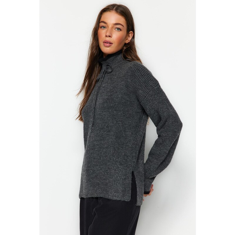 Trendyol antracitový svetr z kontrastního pleteného materiálu s měkkou texturou