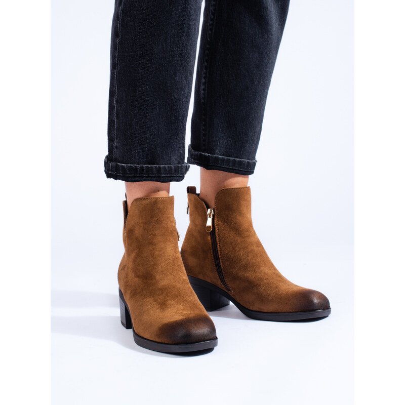 Brown women's ankle boots on a low post Vinceza