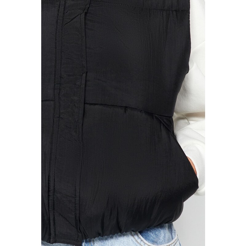 Trendyol Black Oversize nafukovací vodoodpudivá vesta
