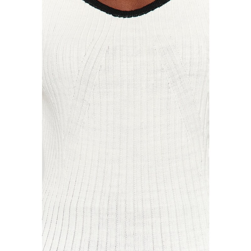 Trendyol Ecru krk Detailní pletený svetr