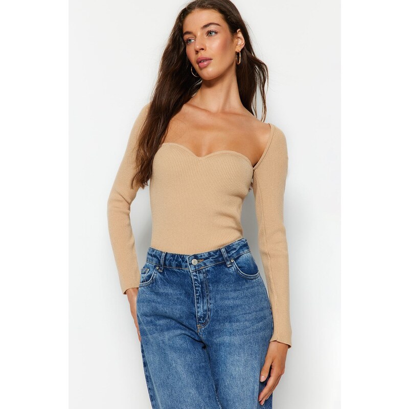 Trendyol Mink Heart Neck Detailní pletený svetr