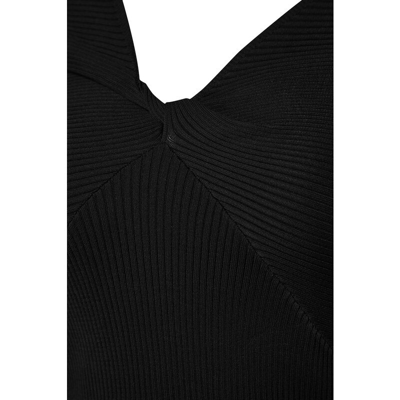 Trendyol černý pletený svetr s výstřihem do V