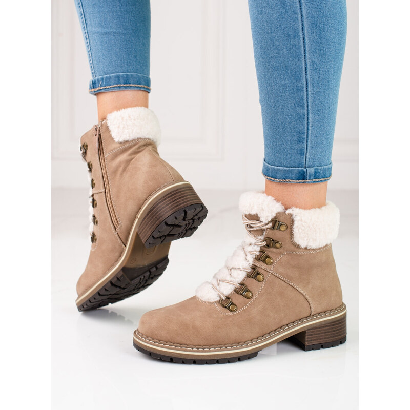 Trendy dámské hnědé kotníčkové boty na plochém podpatku