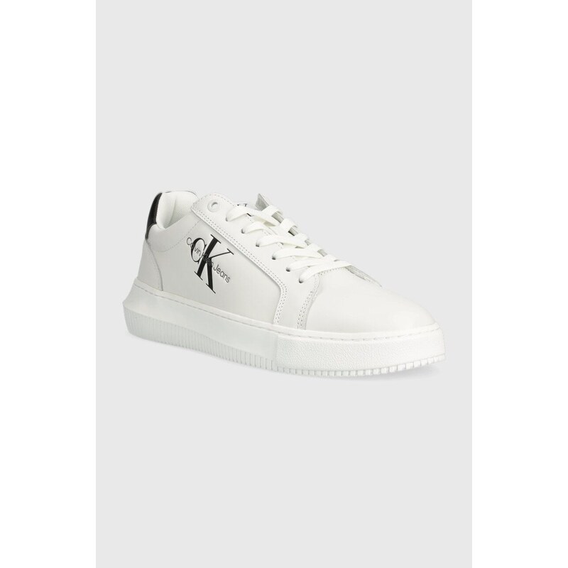 Kožené sneakers boty Calvin Klein Jeans CHUNKY CUPSOLE MONOLOGO bílá barva, YM0YM00681