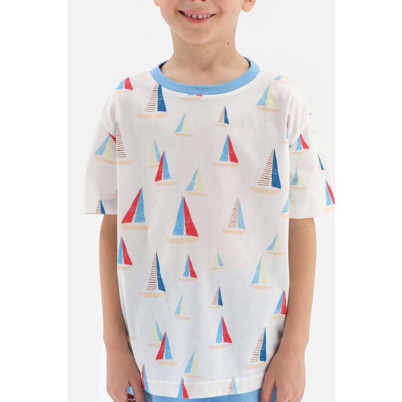 Dagi White Sailboat Printed Crewneck T-Shirt, Shorts and Pajamas Set.