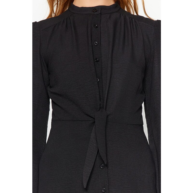 Trendyol Black Tie Detailní knoflíkové mini tkané košilové šaty