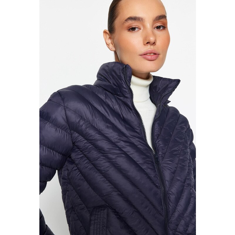Trendyol Navy Blue vypasovaná nafukovací bunda s kapucí