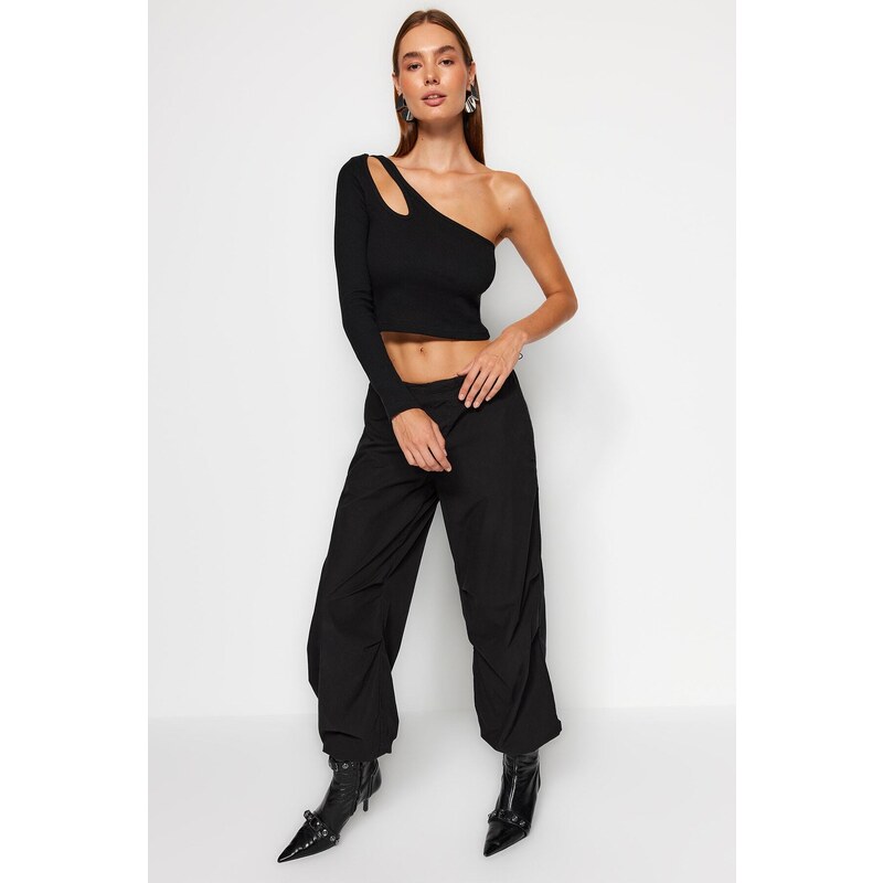 Trendyol Black Fitted Crop With Accessory Detail Piping, Flexible Knitted Blouse with Crop