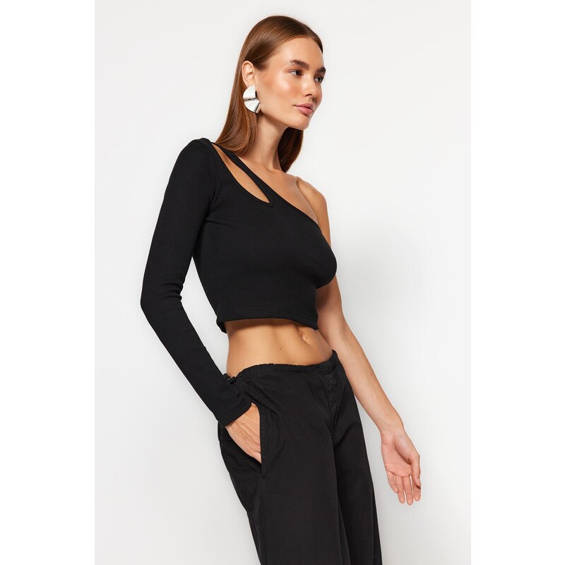 Trendyol Black Fitted Crop With Accessory Detail Piping, Flexible Knitted Blouse with Crop