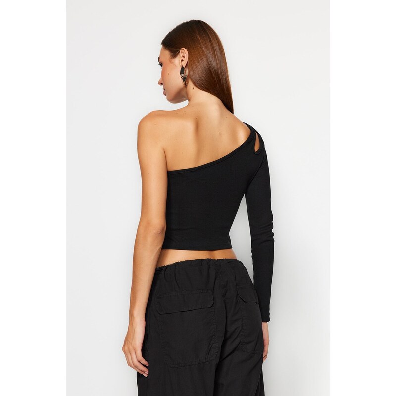 Trendyol Black Fitted Crop With Accessory Detail Piping, Flexible Knitted Blouse with Crop