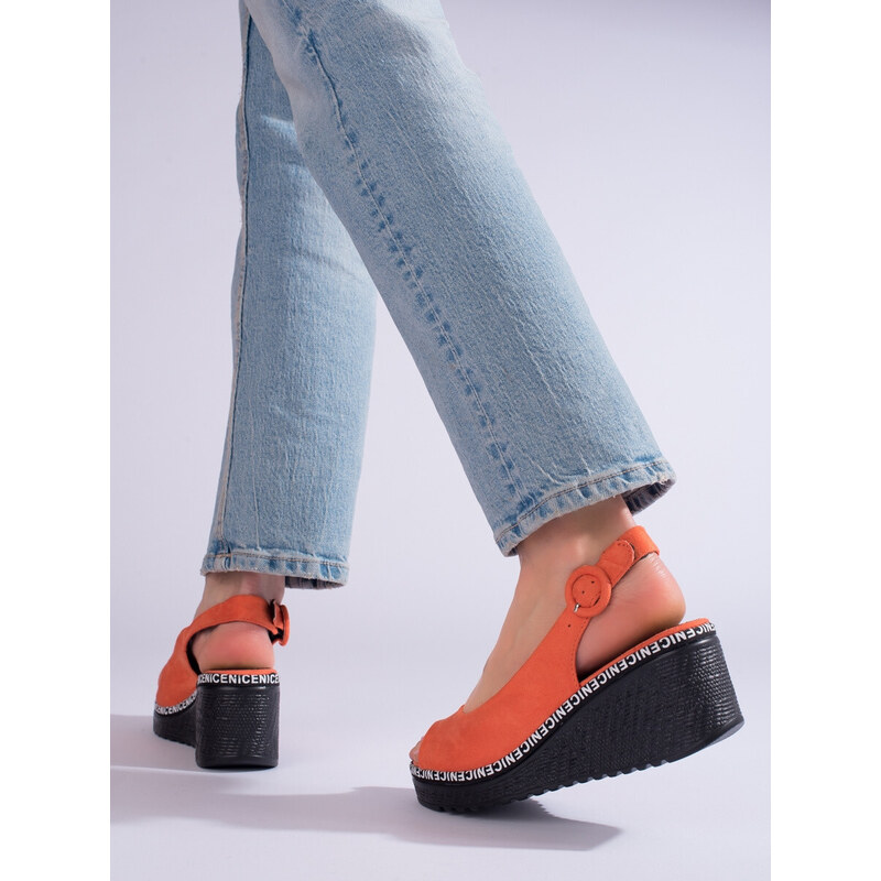 Módní dámské sandály oranžové na klínku
