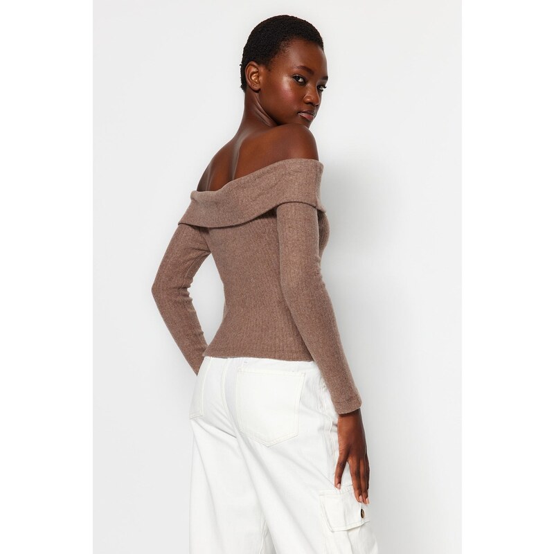 Trendyol Brown Knitwear Look Carmen Collar Fitted/Skinned Crop Knitted Blouse