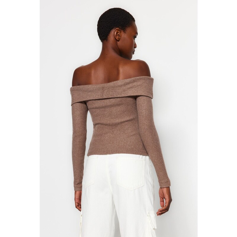 Trendyol Brown Knitwear Look Carmen Collar Fitted/Skinned Crop Knitted Blouse