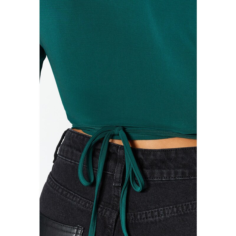Trendyol Emerald Green Double Breasted Neck Fitted Crop Stretch Blouse