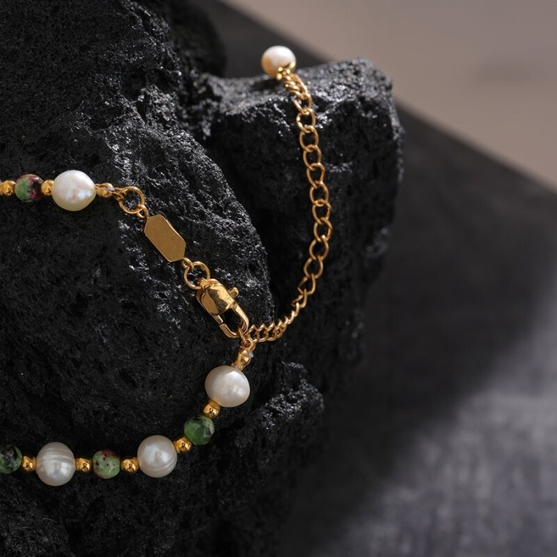 GRACE Jewellery Korálkový náhrdelník sladkovodní perly a epidot, chirurgická ocel