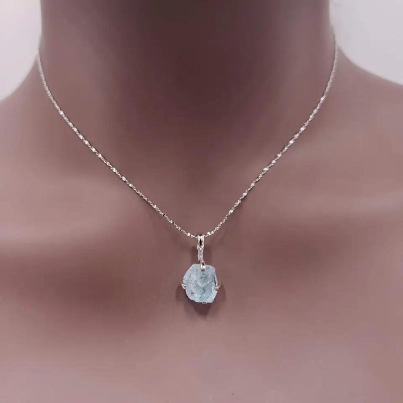 OLIVIE Stříbrný náhrdelník SUROVÝ AKVAMARÍN 7760