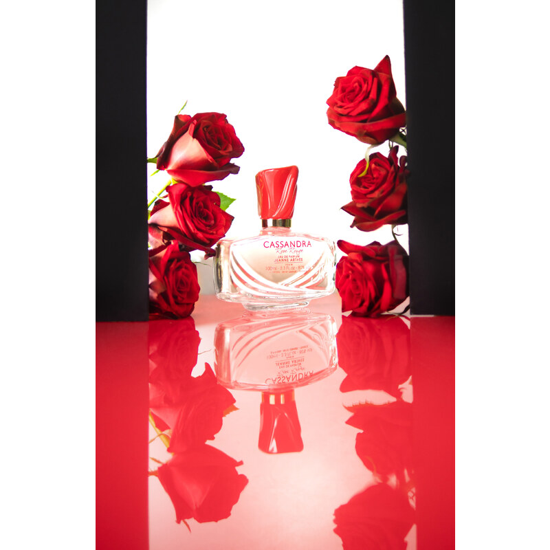 Jeanne Arthes Cassandra Rose Rouge EDP - Růžový pepř, Černý rybíz & Hruška, 100ml