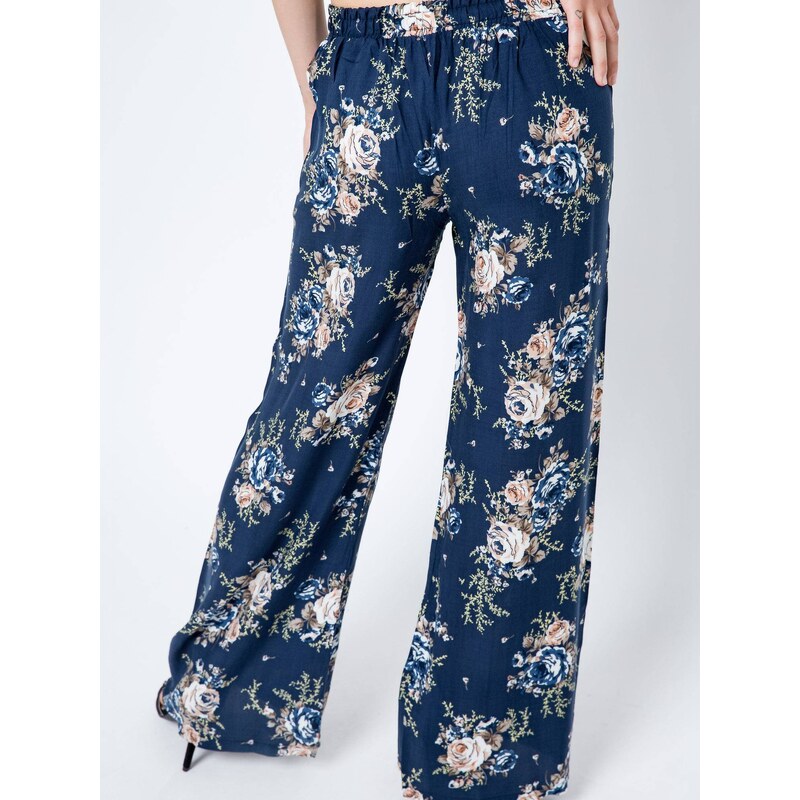 GNGbasic Swedish trousers decorated with a print in navy blue roses