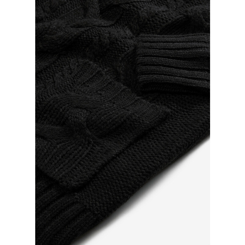 bonprix Pletené šaty s rolákovým límcem a průhmatovými kapsami Černá