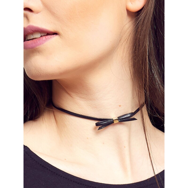 Yups Skai necklace with bow-shaped tag