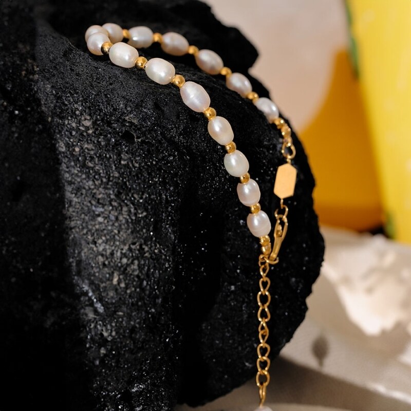 GRACE Jewellery Ocelový náramek s bílou říční perlou Anna, chirurgická ocel