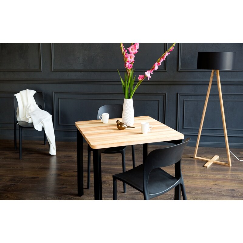 Dřevěný jídelní stůl RAGABA TRIVENTI II. 80 x 80 cm s černou podnoží