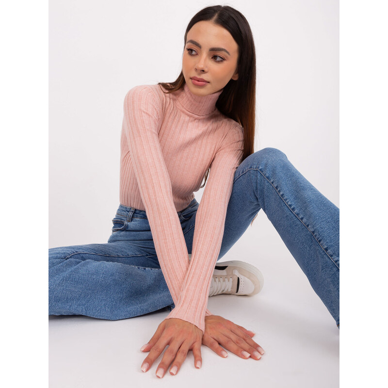 Fashionhunters Světle růžový žebrovaný svetr s rolákem