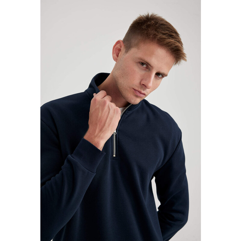 DEFACTO Comfort Fit Sweatshirt