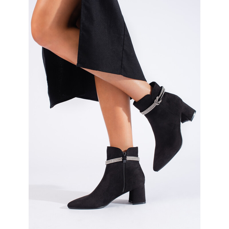PK Pohodlné dámské černé kotníčkové boty na širokém podpatku