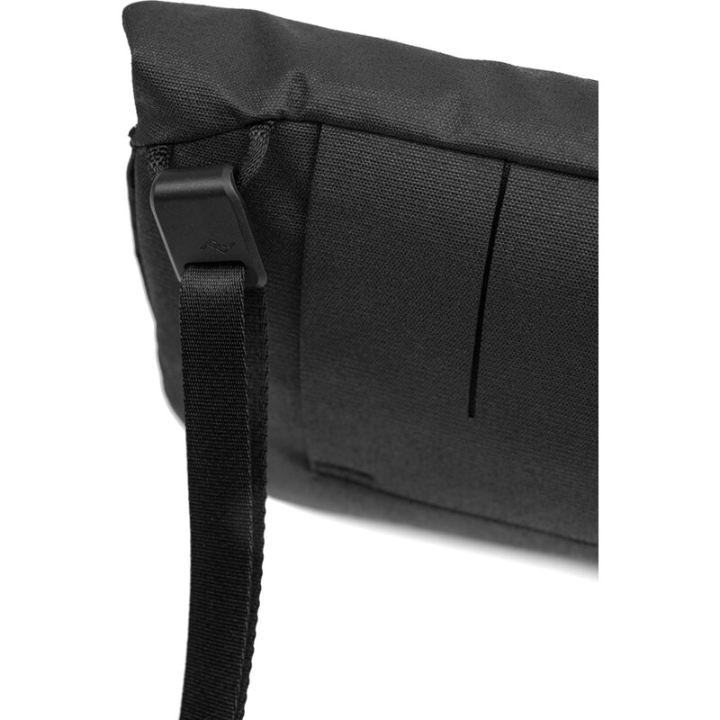 Cestovní taška přes rameno i na pásek Peak Design Field Pouch black