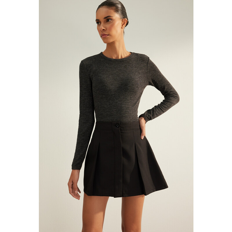 Trendyol Black Premium Quality Pleated Mini Woven Skirt