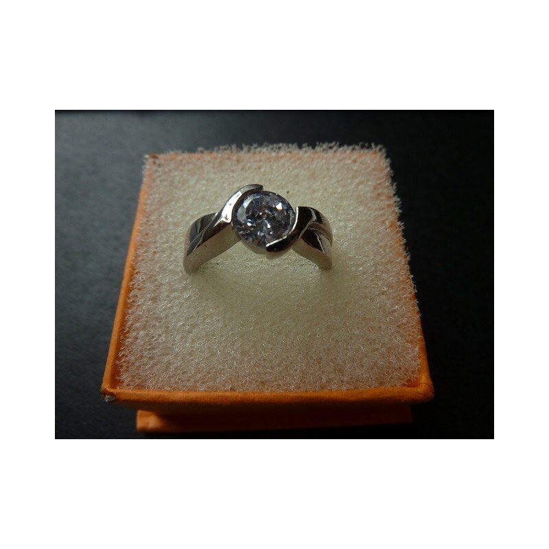 Prsten z chirurgické ocele s krystalem bílý