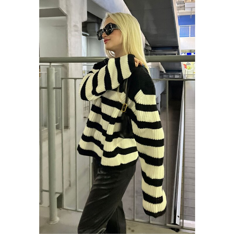 Madmext Women's Black Striped Sweater
