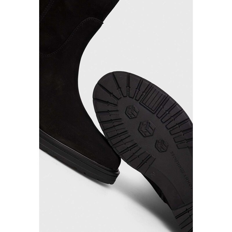 Semišové boty Tommy Hilfiger ESSENTIAL NUBUCK BELT LONGBOOT dámské, černá barva, na plochém podpatku, FW0FW07656