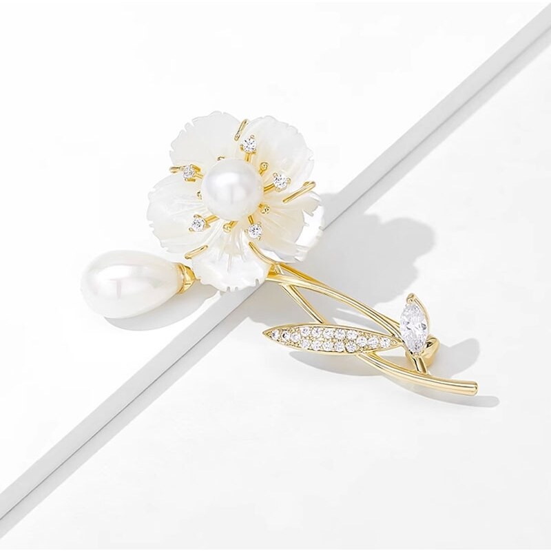 Éternelle Luxusní brož s perlou a zirkony Florance, květina