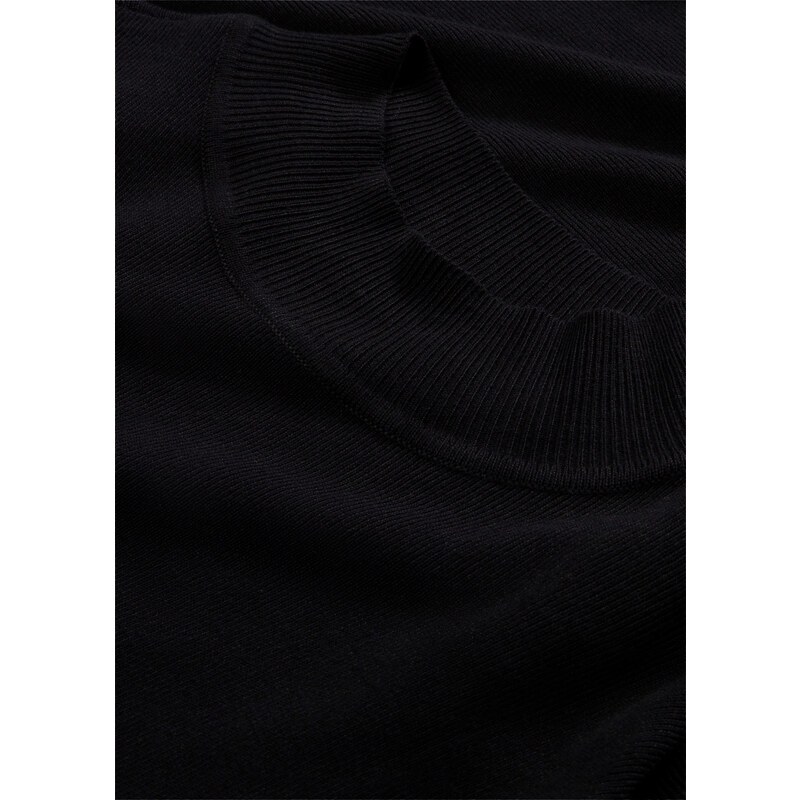 bonprix Pletené šaty s rolákovým límcem Černá