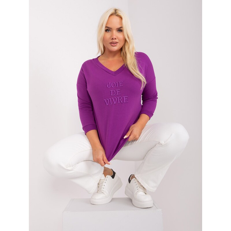 Fashionhunters Tmavě fialová plus size halenka s nápisem